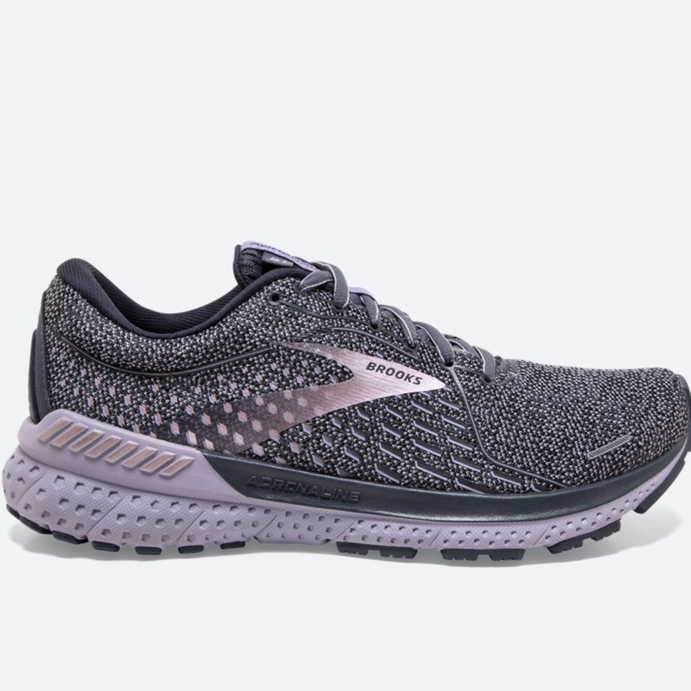 Brooks running sneakers, no flaws.